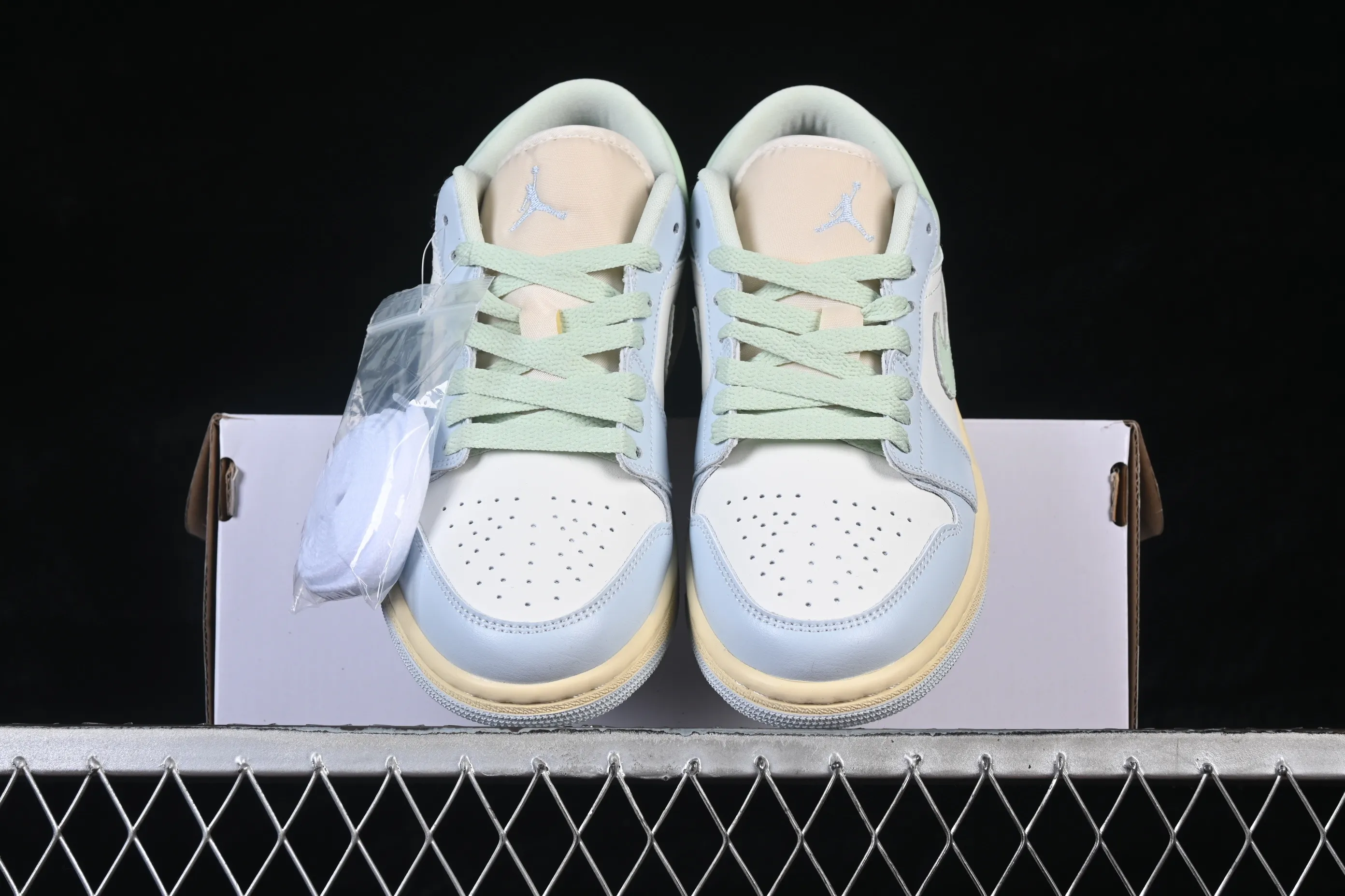 All categories Air Jordan Jordan series basketball shoes Air Jordan 1 Low Air Jordan 1 Low AJ1 Joe 1 light blue color matching low-top cultural casual sneakers DC0774-108